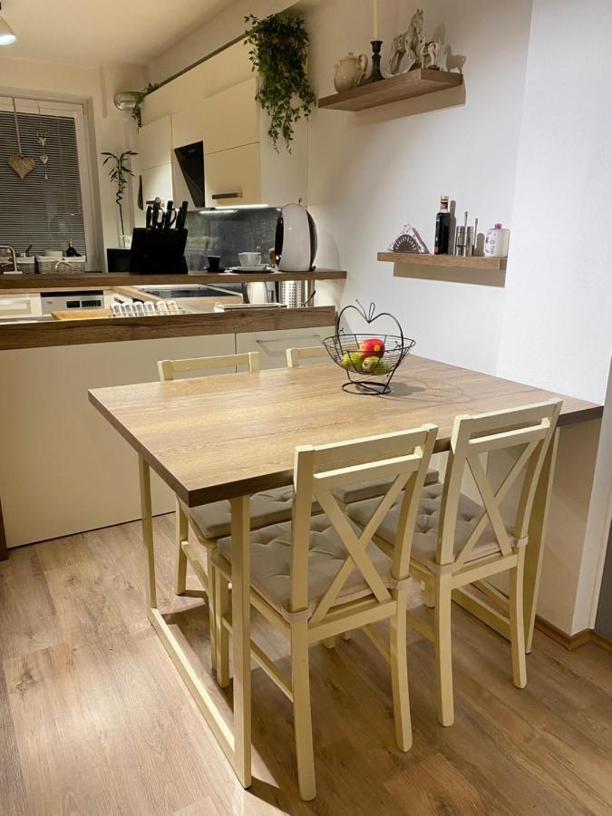Apartman Slnecna Terasa S Vlastnym Parkovanim Na 2 Auta Apartment Жилина Екстериор снимка