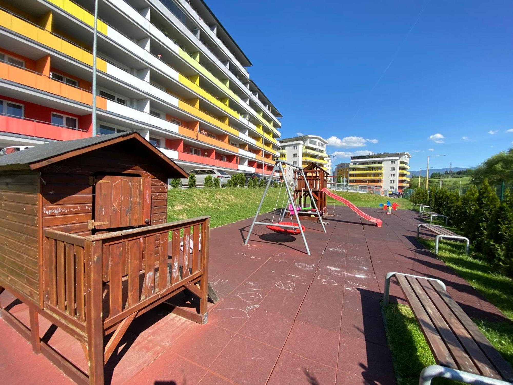 Apartman Slnecna Terasa S Vlastnym Parkovanim Na 2 Auta Apartment Жилина Стая снимка