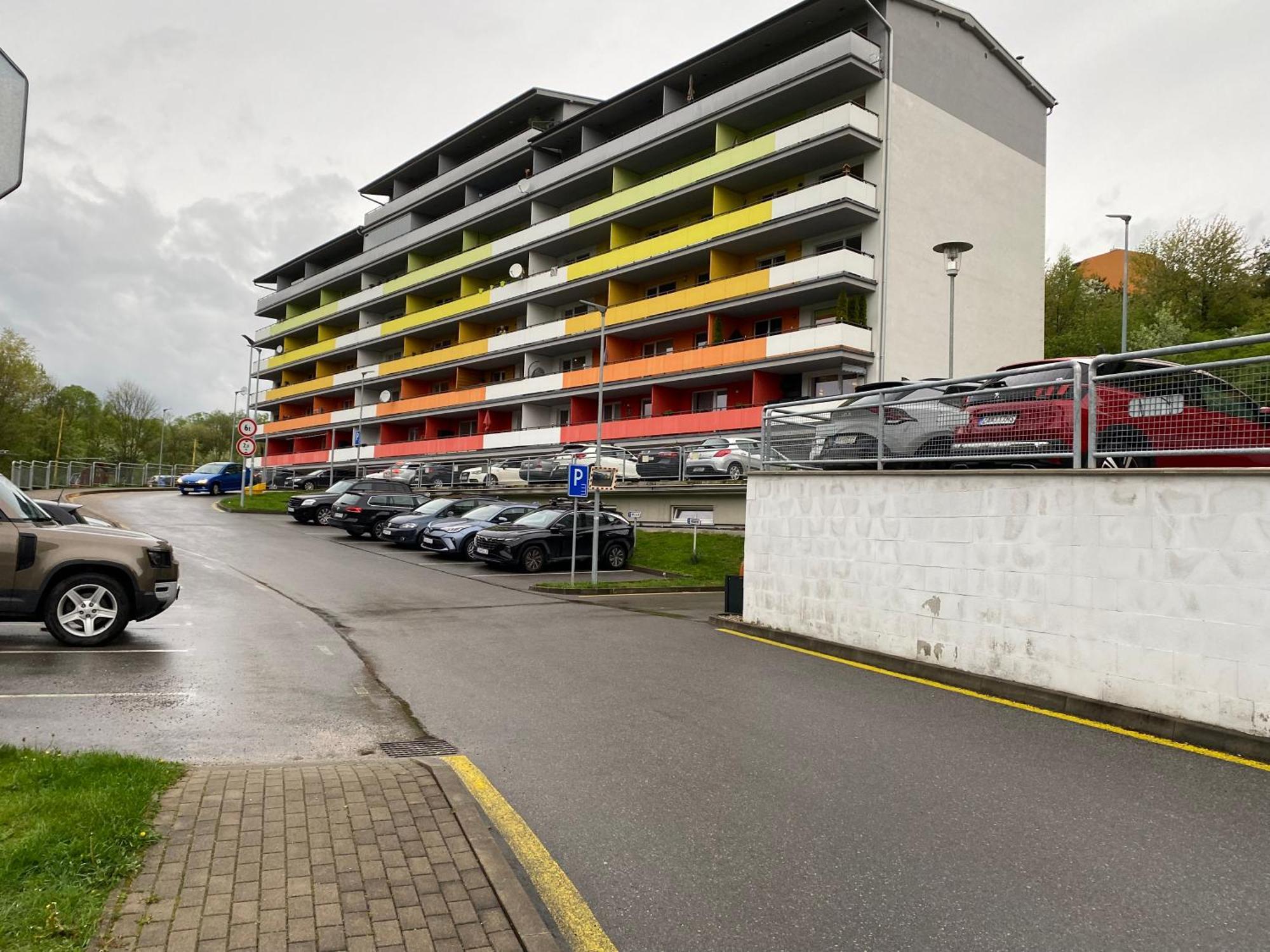 Apartman Slnecna Terasa S Vlastnym Parkovanim Na 2 Auta Apartment Жилина Стая снимка